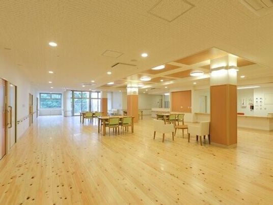 明るい食堂の風景