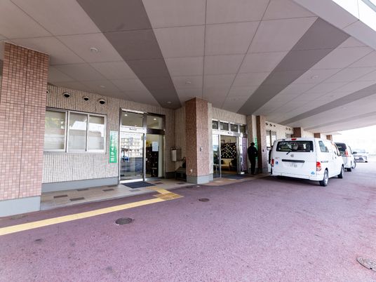 玄関付近の明るい建物