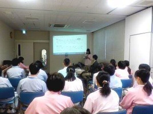 研修中のスタッフ集合