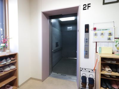 エレベーター付き廊下