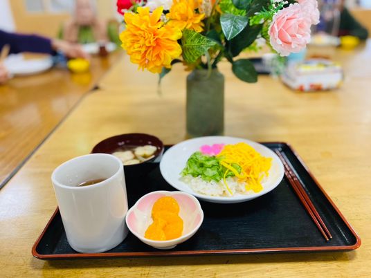 美味しそうな食事提供