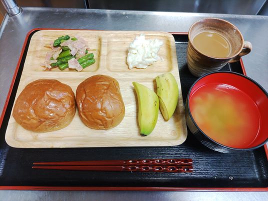 和洋折衷の食事セット