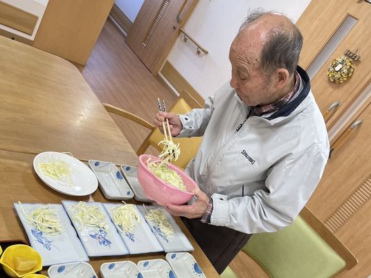 料理活動の支援を行う場面
