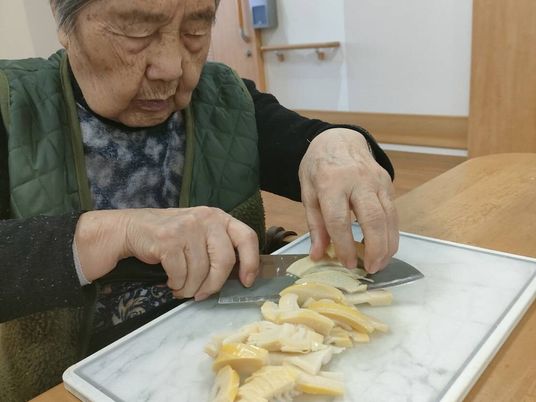 料理活動の高齢者