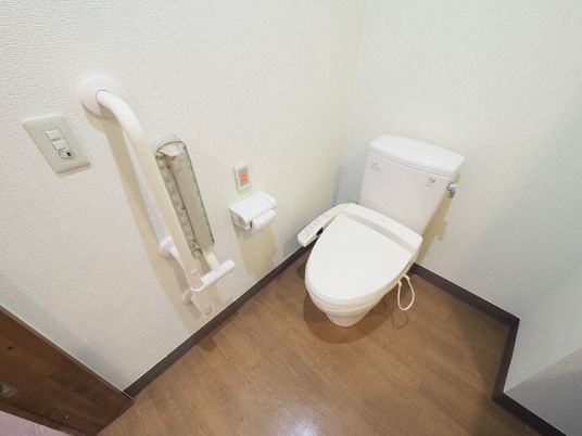 手すり付きトイレ設備