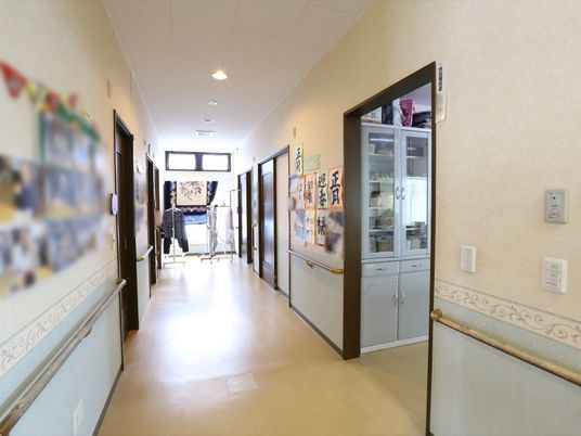 廊下に飾られた掲示物