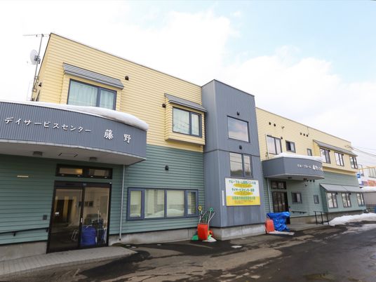 多階建て建物の外観