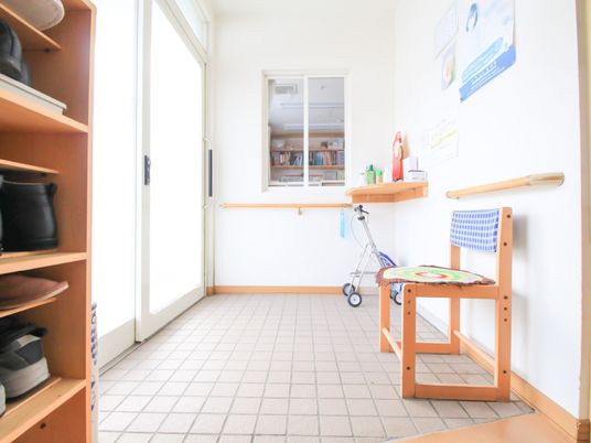 広々とした廊下の様子