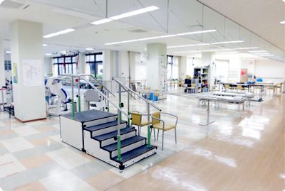 訓練用具が並ぶ機能訓練室