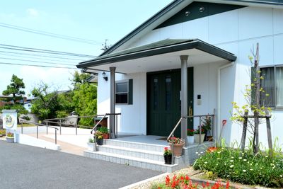 便利な玄関の外観