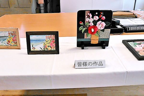 展示作品のテーブル