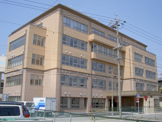 広々とした建物の外観