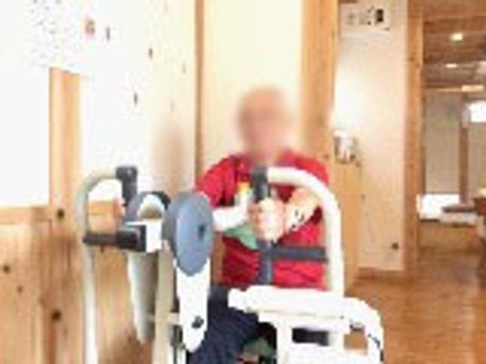 訓練に励む室内