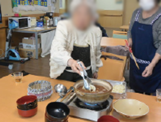 調理を楽しむ様子