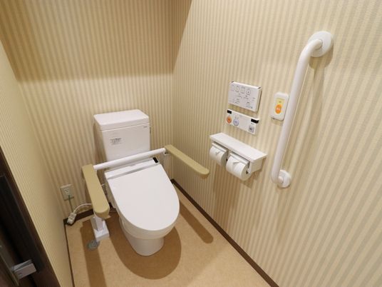 バリアフリー設計のトイレ