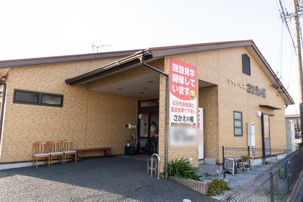 レンガ調の入り口