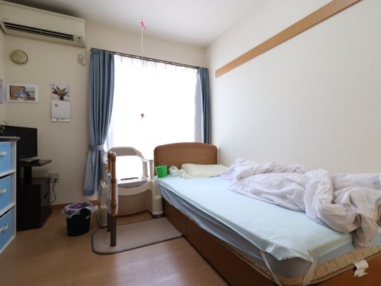 明るい居室の一角