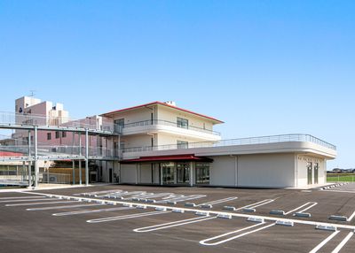広々とした駐車場