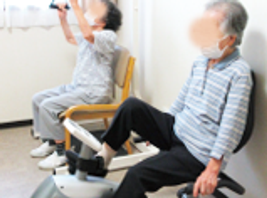 機能訓練室で運動中