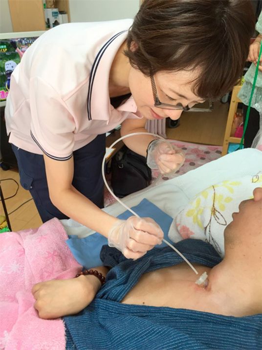 看護ケアを受ける様子
