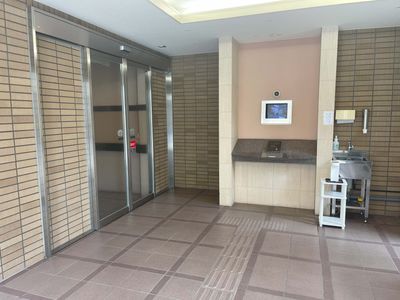 明るく清潔なエントランス