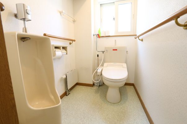手すり付きトイレ空間