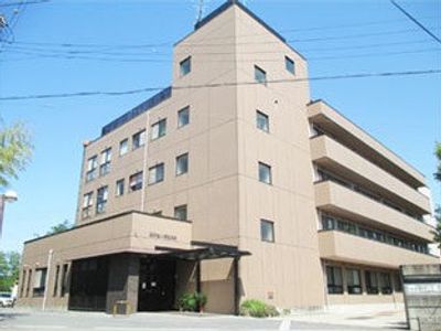 四階建ての建物外観