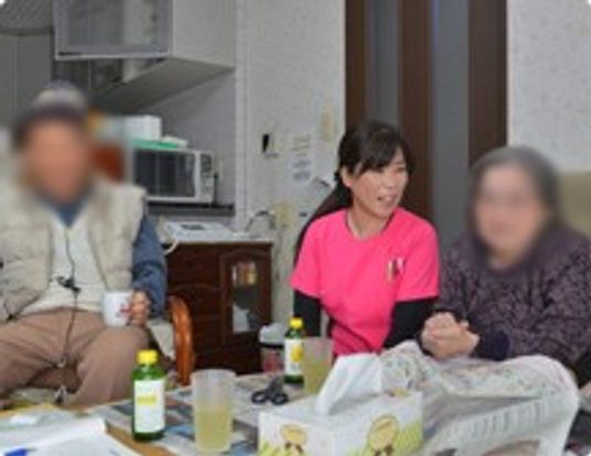 人々が談笑している場所