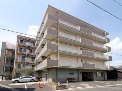 多階層の建物外観