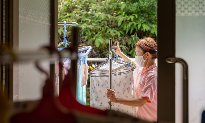 洗濯をする人々の様子