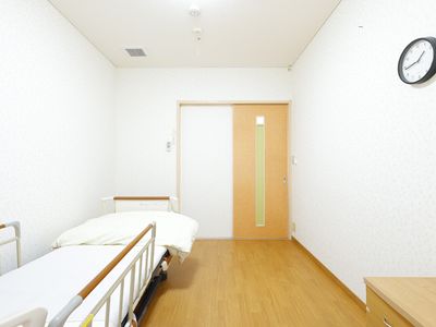 清潔でシンプルな居室