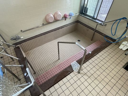 広々とした浴室