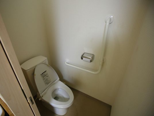 手すり付きトイレ