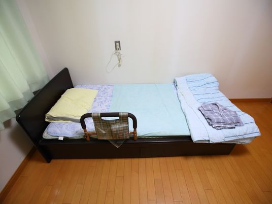 居室のベッドと寝具