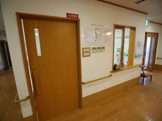 管理室の前の廊下
