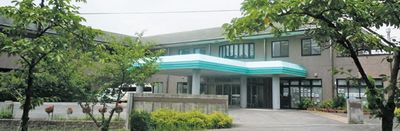 緑豊かな外装の施設