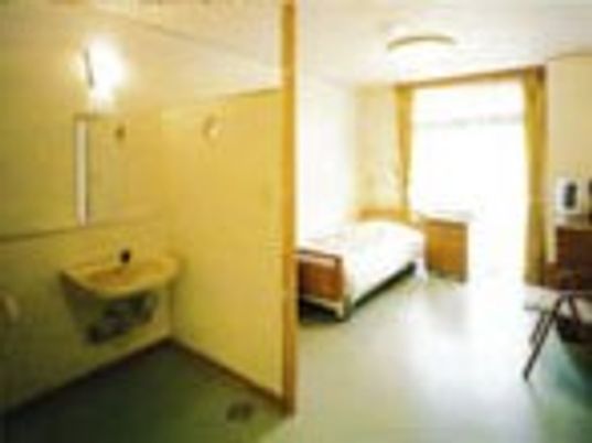 明るい個室の居室