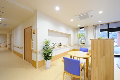 光が差し込む内観