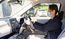 送迎車内で運転するスタッフ