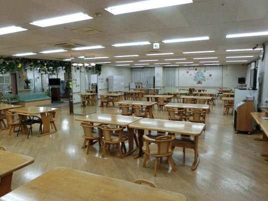広々とした食堂スペース