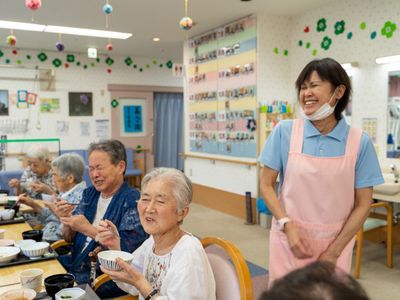 笑顔溢れる職場の様子