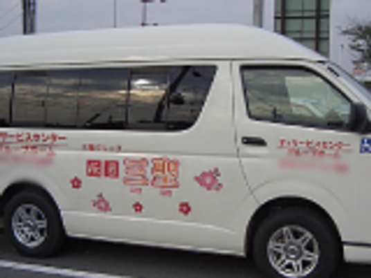 白い車の外観