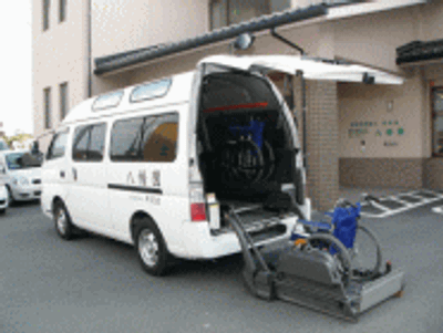 送迎車椅子リフト外観