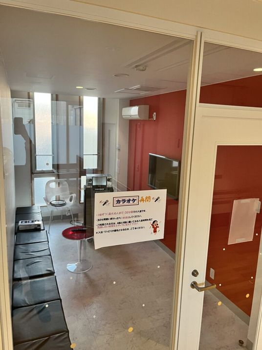 カラオケ設備の部屋  