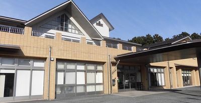 広々とした建物の外観