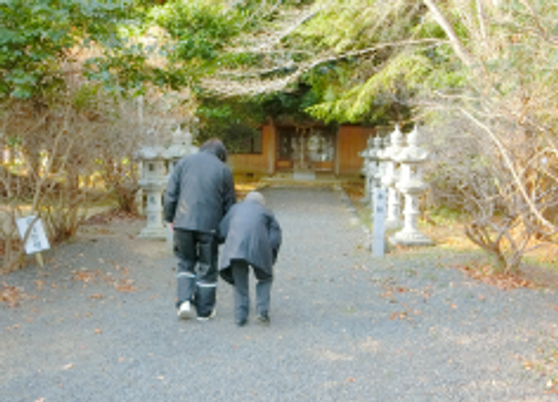 高齢者の介護と散歩の庭