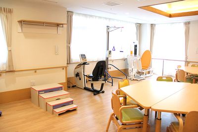 自然光が降り注ぐ機能訓練室