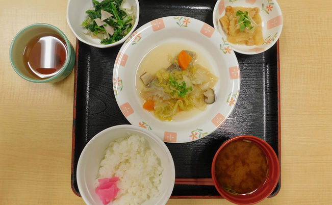 多彩な料理が並ぶお膳