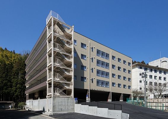 5階建ての大きな建物