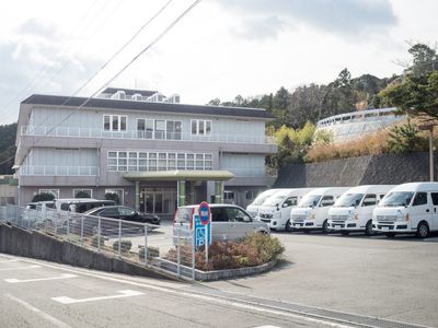 キレイな外観と車両